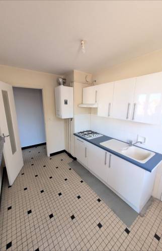 avant cuisine rénovation d’appartement La Maison Des Travaux Bruz