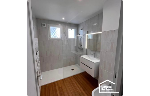Avant / Après rénovation totale d'une salle de bain - 14117 Arromanches-les-Bains