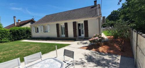 Allée de jardin et terrasse après travaux de rénovation extérieure - Sénart 77127