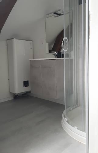 Après travaux : salle d'eau dans studio centre-ville Amiens