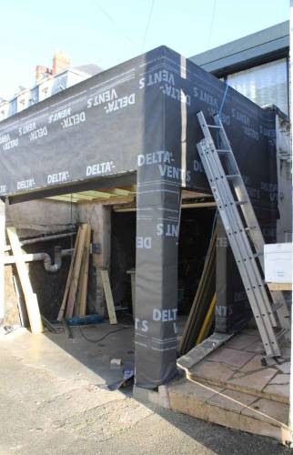 Travaux en cours - Extension du garage et de la terrasse pour cette maison de ville située à Vertou (44)