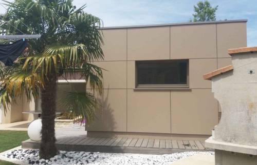 Extension d'une maison de 20,7 m² en bardage fibrociment, à Brains 44