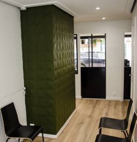 Salle d'attente et couloir