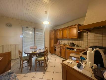 Ancienne cuisine en chêne avant travaux de rénovation - Saint-Léger-sous-Cholet 49