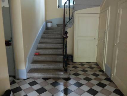 Ecully (69130) : rénovation d'un escalier en pierre / vue avant