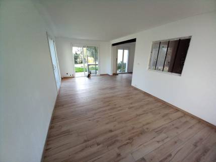 Rénovation de salon avec pose d_un nouveau carrelage au sol - Lagnieu 01