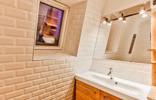 salle de bains type retro grâce aux carrelage type métro