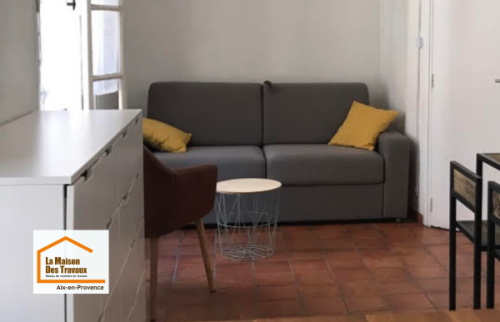 Rénovation intérieure d’un studio à Aix-en-Provence avec amélioration énergétique, optimisation de l’espace cuisine et modernisation d’un appartement ancien du centre-ville.
