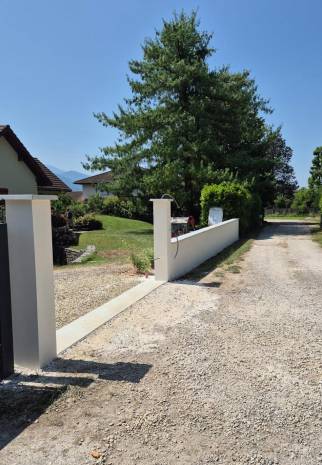 Un beau crépis blanc cassé, très lumineux