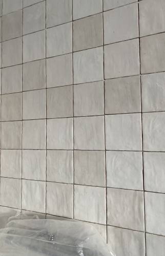 Carreaux clairs en faïence Zellige 