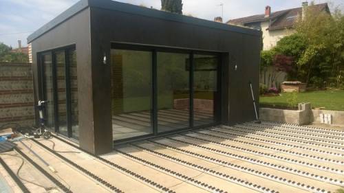 Construction de piscine avec pose d'une terrasse en bois en cours - Lésigny 77150
