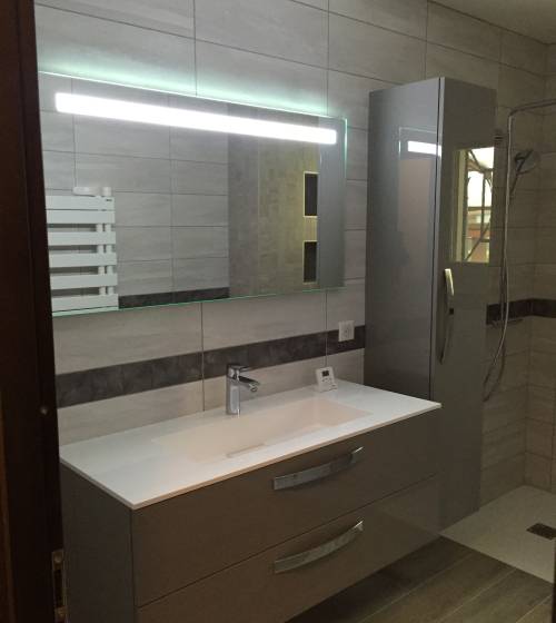 Une salle de bain sur catalogue au Mans (72)