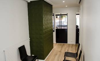 Salle d'attente et couloir