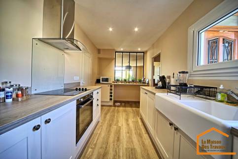 Vue générale de la cuisine après travaux (Saint-Pierre-du-Perray 91280)