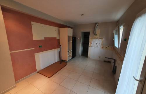 Dépose de l’ancienne cuisine avant rénovation à Bourgbarré