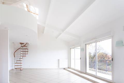 Rénovation complète de cet appartement en style blanc épuré, Champagne au Mont D'Or