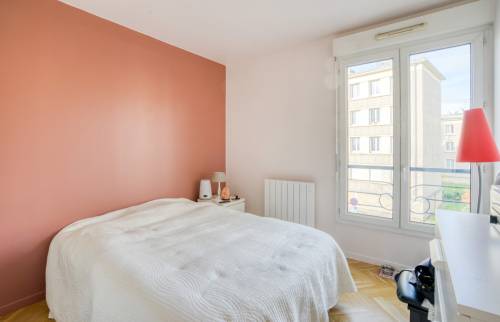 Rénovation de chambre, mur saumon