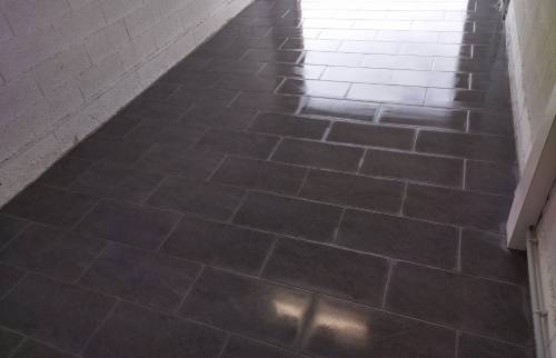 pose de carrelage dans un garage