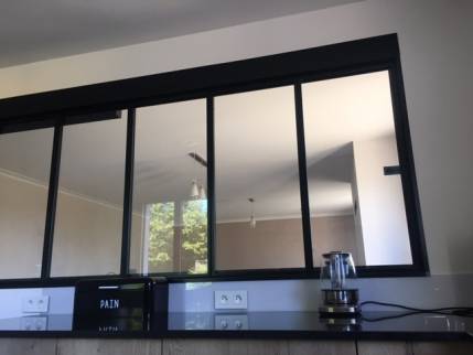 Création d'une verrière de séparation entre cuisine et salon - Nantes 44