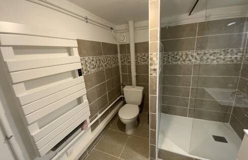 Salle de bain design garage appartement La Maison Des Travaux Alès