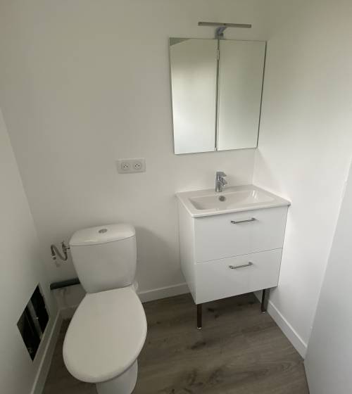 APRES Pose des éléments sanitaires et meuble vasque