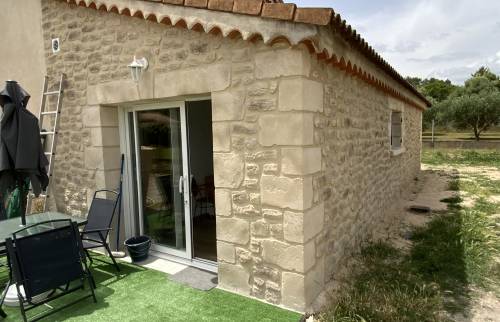 Façade studio rénovée finition pierre La Maison Des Travaux Ales