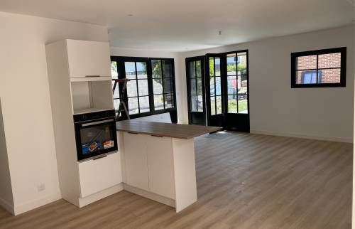 Grandes ouvertures sur jardin grâce aux menuiseries aluminium 