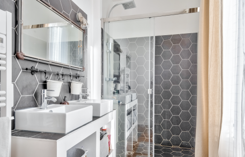 Salle d'eau moderne et élégante pour une suite parentale - Paris