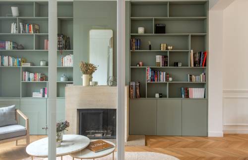 Ambiance chaleureuse avec un parquet en chevrons à Paris 8e