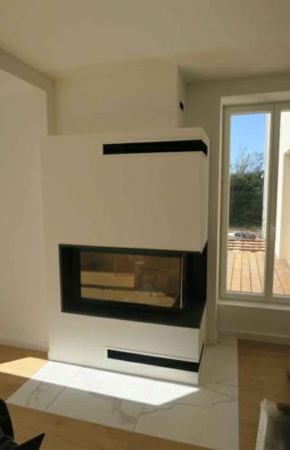 Installation de cheminée à foyer fermé contemporaine - Pornic 44210 