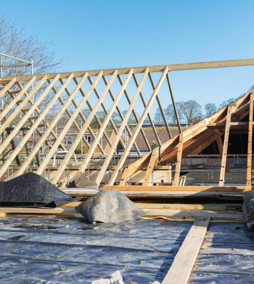  Travaux de charpente sur une maison lors de travaux d'agrandissement - Combs-la-Ville 77380