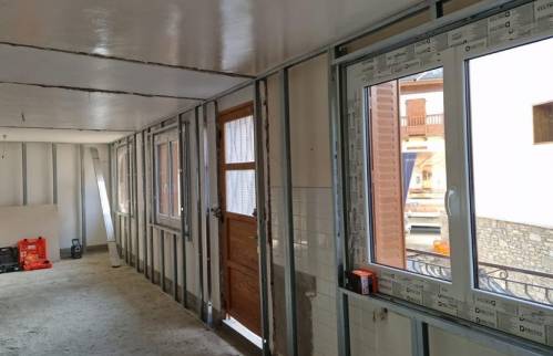 Pose des rails pour le BA13 et remplacement des menuiseries- maçon 73, plaquiste 73, carreleur 73, menuisier 73, étanchéiste 73, électricien 73, plombier 73