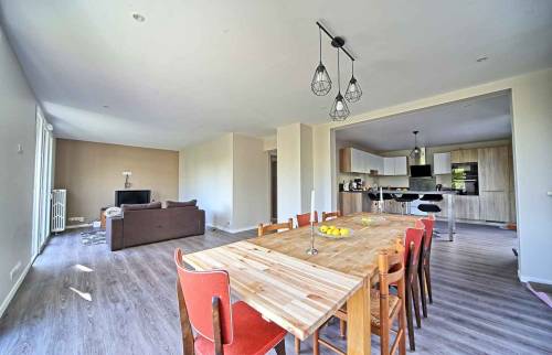 Nouveau salon salle à manger ouvert sur nouvelle cuisine à Montgeron