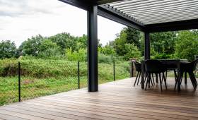 Terrasse bois et pergola bioclimatique