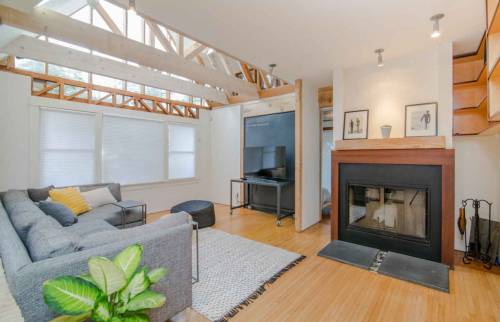 Installation d'une cheminée moderne