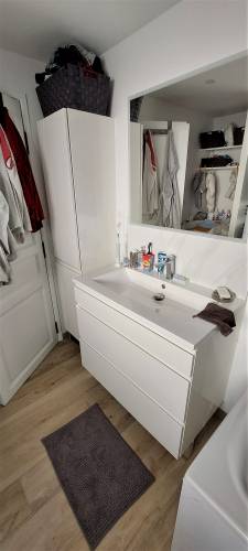 Meuble vasque moderne dans une salle de bain rénovée - Arras 62