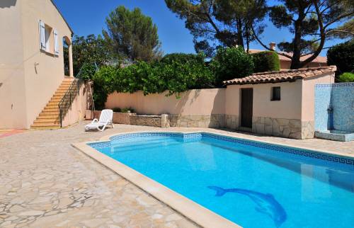 piscine motif dauphin