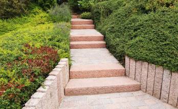Allée en granit rose