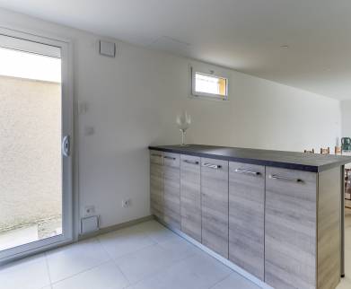 Rénovation complète d’une maison avec aménagement d’un garage transformé en séjour cuisine à Neuville sur Saône