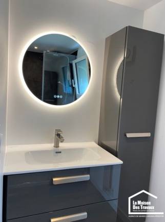 Miroir éclairé rénovation de salle de bain Damgan