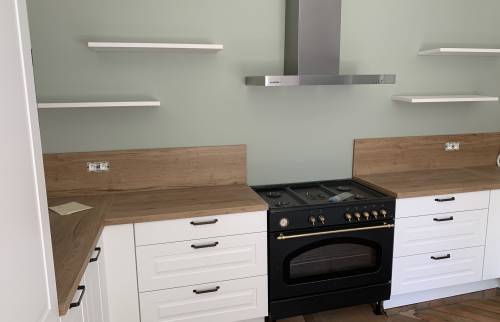 Après travaux : vert d'eau au mur pour magnifier la cuisine - Rennes