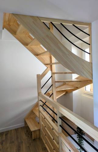 escalier sur-mesure gain de place pour accéder aux combles
