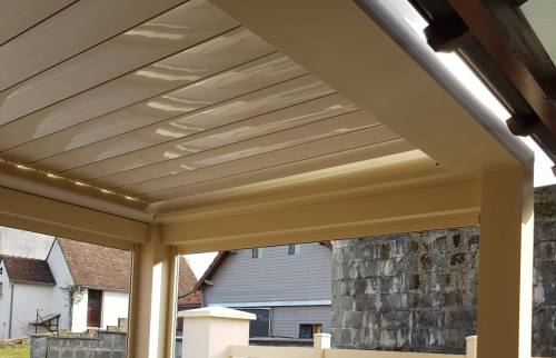 Les lames de la pergola bioclimatique