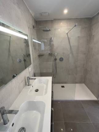 Création d'une salle d'eau de suite parentale avec pose de faïence rectifiée grand format - Nantes 44000