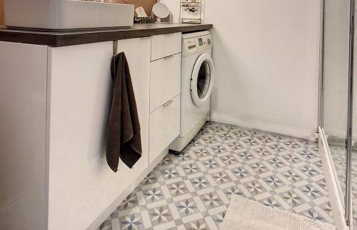 Salle de bain rénovée, le sol