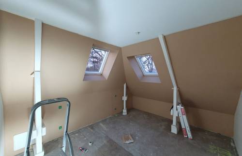 Mise en peinture pour finaliser l’aménagement des combles
