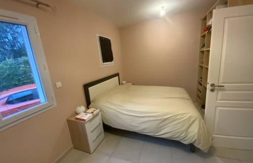 chambre rénovée La Maison Des Travaux Alès