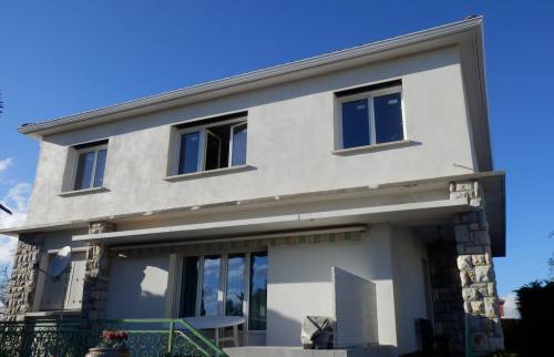 Ravalement façades 1 er étage chaux naturelle après netttoyage et rebouchage fissures - Aubagne (13400)