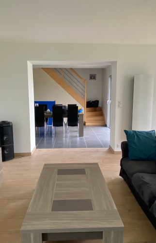 Vue intérieure finale – Salon confortable et lumineux