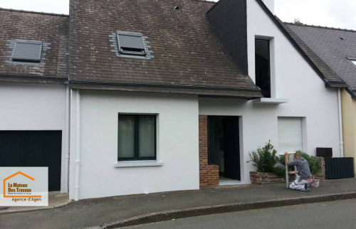 Rénovation de façade à Aubiac près d’Agen : remise en peinture et modernisation de l’extérieur pour redonner du caractère à cette maison rénovée en Lot-et-Garonne.